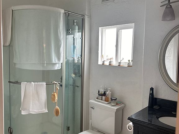 5th image of 824 Opal St Unit B