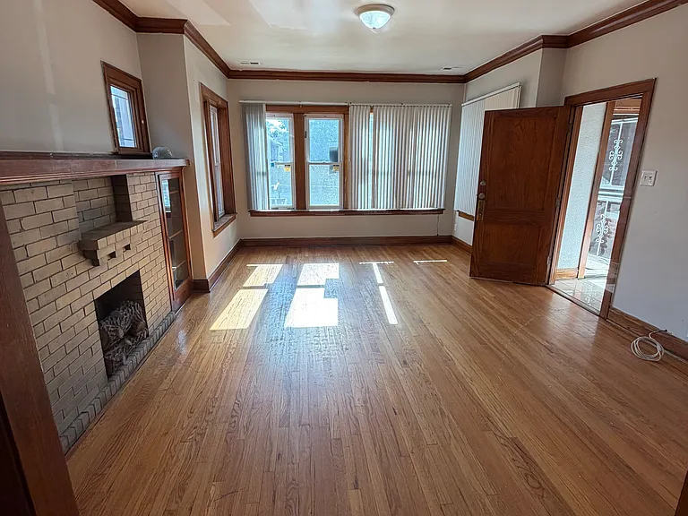 5921 S Whipple St — Photo 2