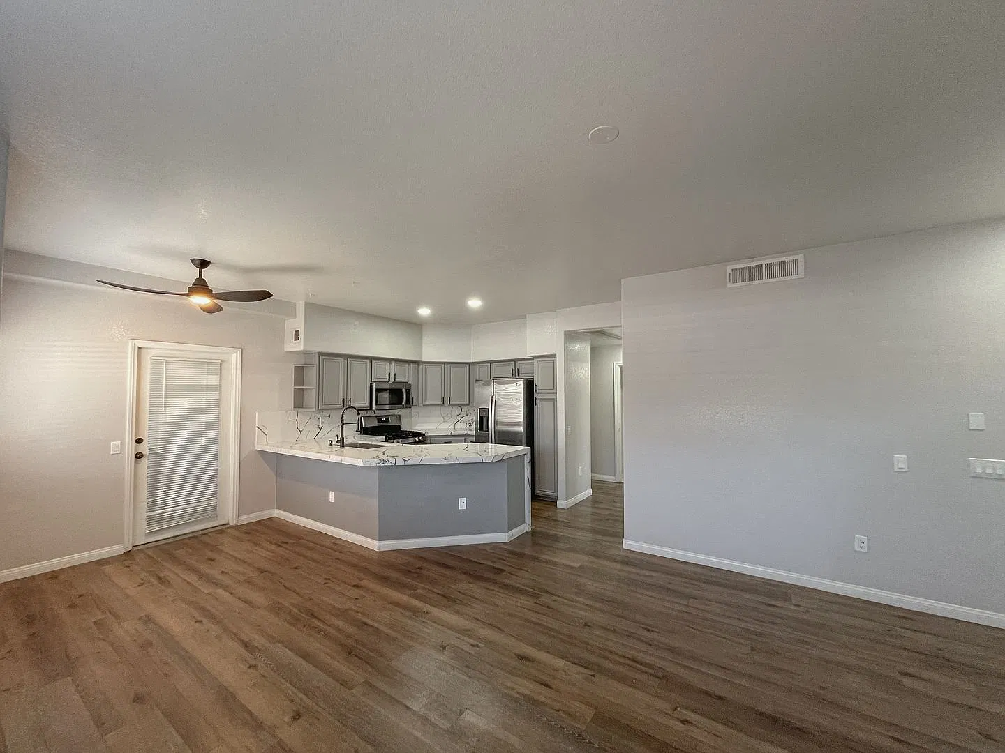 Cozy condo in gated community — Photo 3