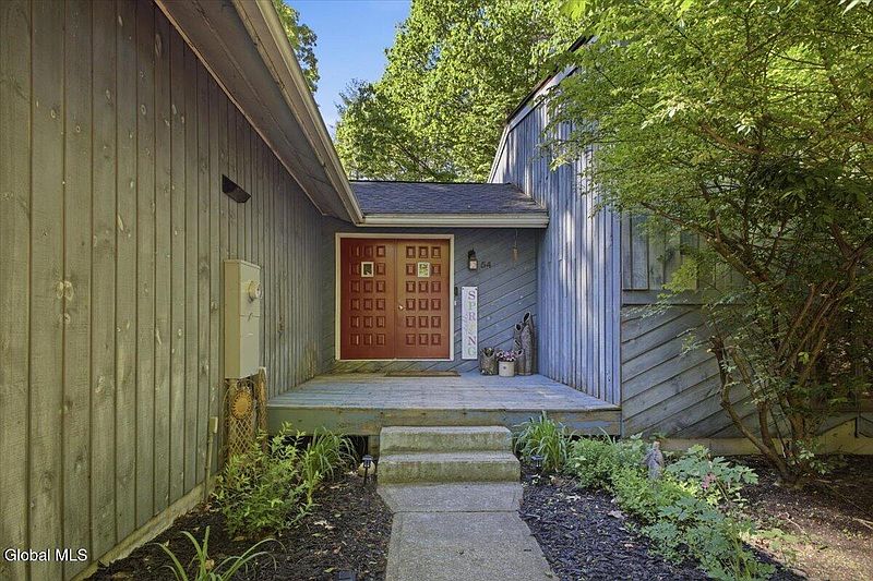 2nd image of 54 Carriage Hill Road