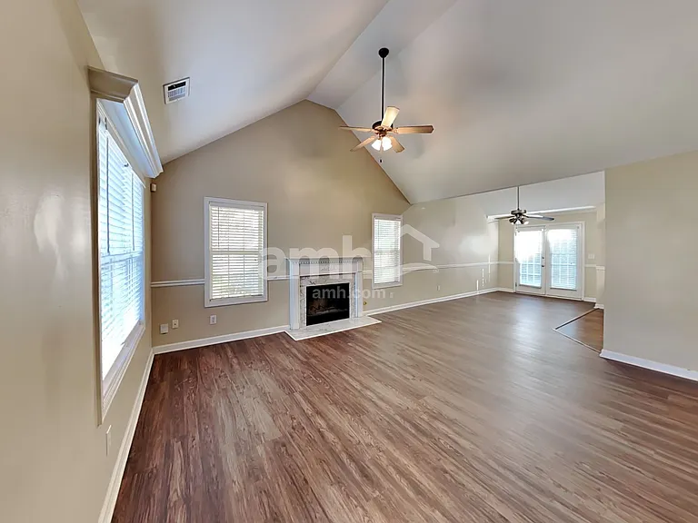111 Lexington Parke Dr — Photo 5