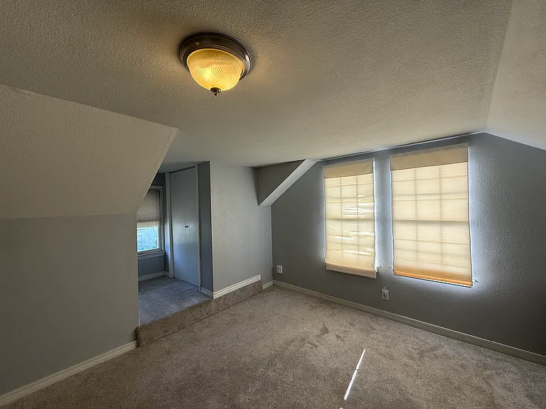 1348 S Florence Ave — Photo 21