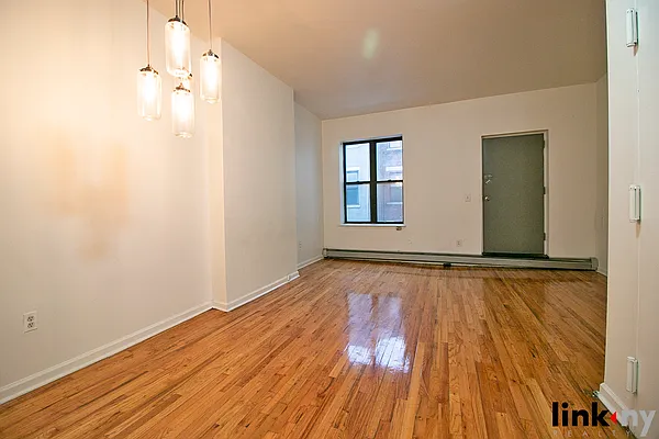 Rented by Link NY Realty | media 31