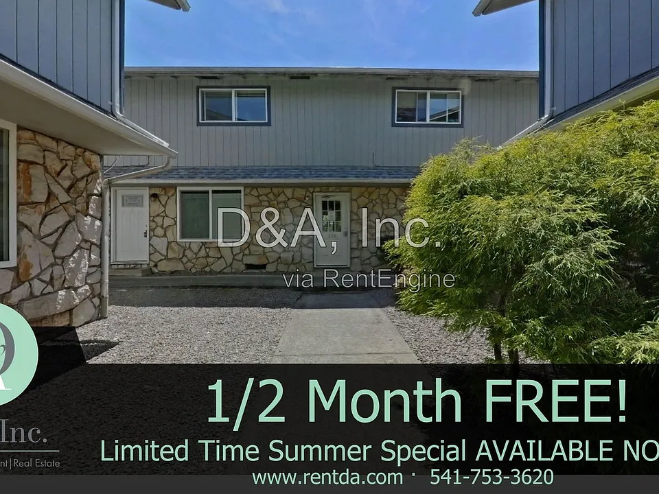 138 NE Conifer Blvd #6