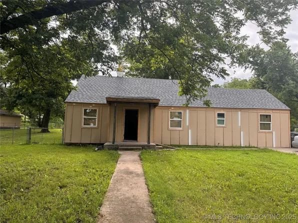 119 N Gray St, Chouteau, OK 74337