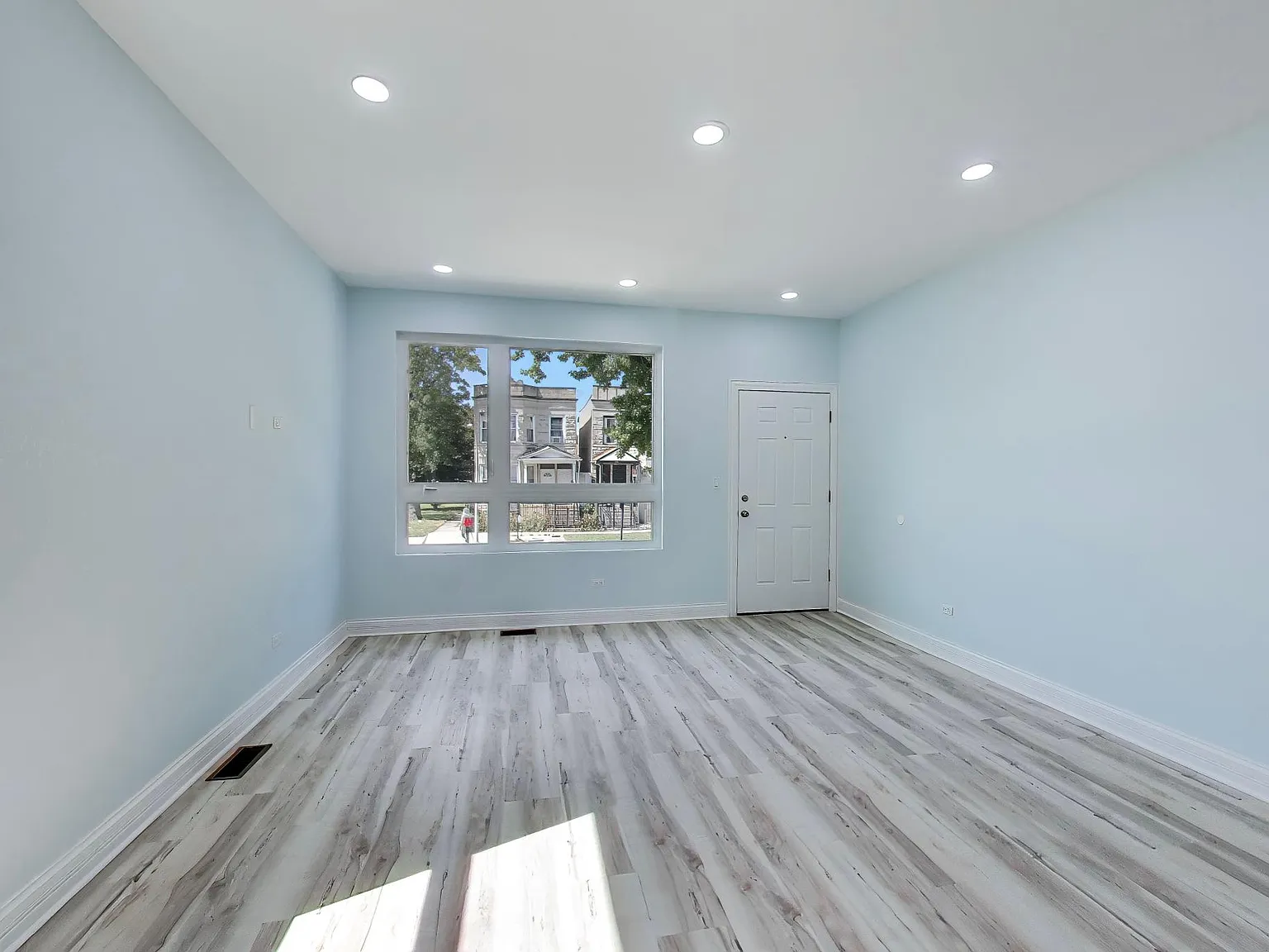 4 bed, 2000 sqft, $3,600 — Photo 3