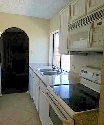 4th image of 2709 Chariot Ln