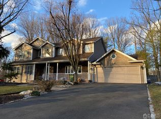 72 Calvert Ave W, Edison, NJ 08820