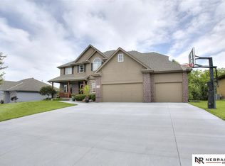 2004 Titan Springs Dr, Papillion, NE 68133