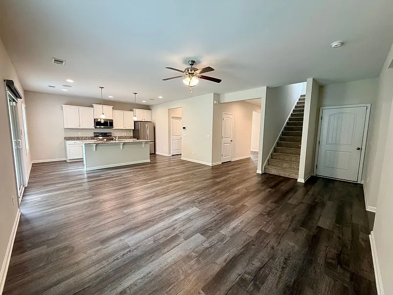 2370 Alden Dr — Photo 4