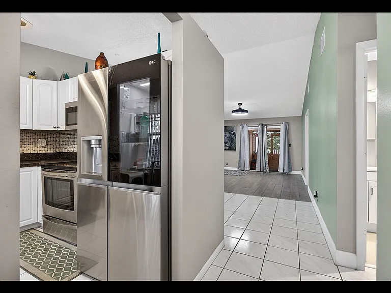 541 NW 43rd St #540 — Photo 2
