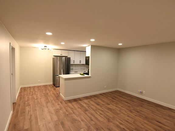 4th image of 1326 Wakeby Ln