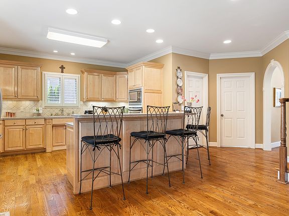5th image of 383 Vick Cir