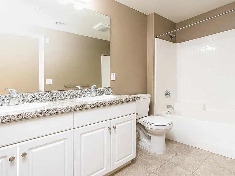 La Verne Village Luxury Apartment Homes — Photo 41