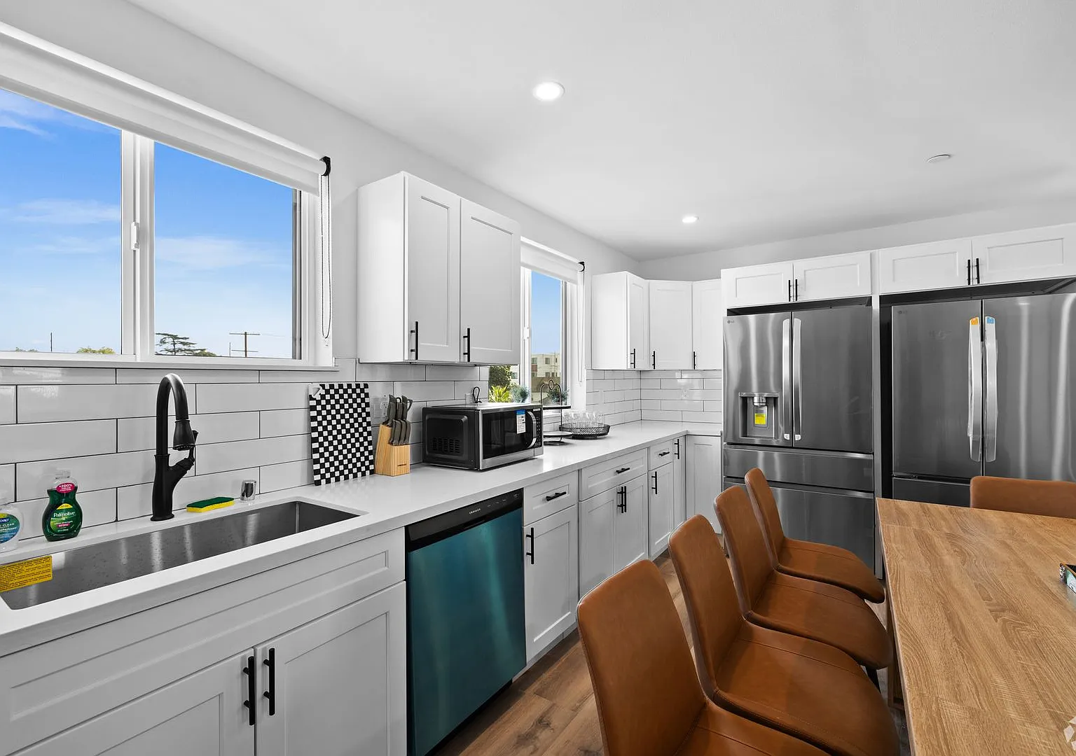 MH 1171 W 37th Pl — Photo 1