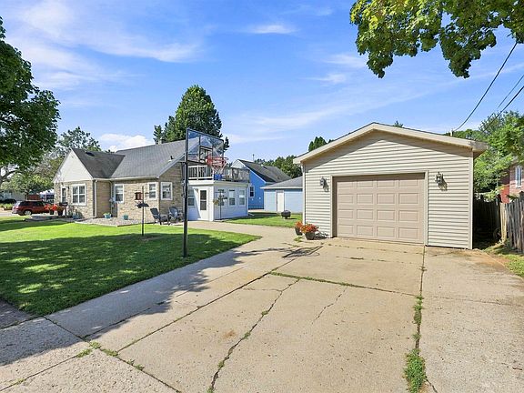 2nd image of 228 Kamps St