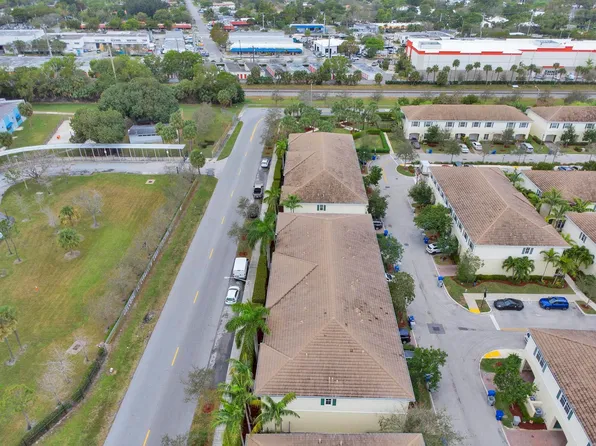 274 SW 7th Court, Pompano Beach, FL 33060