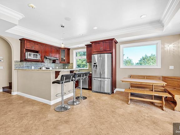 3rd image of 760 Chateau Dr Unit A