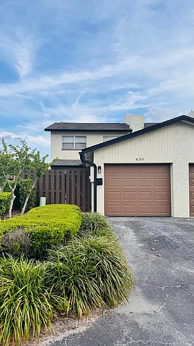 600 Waverly Ln #1 Photo 1