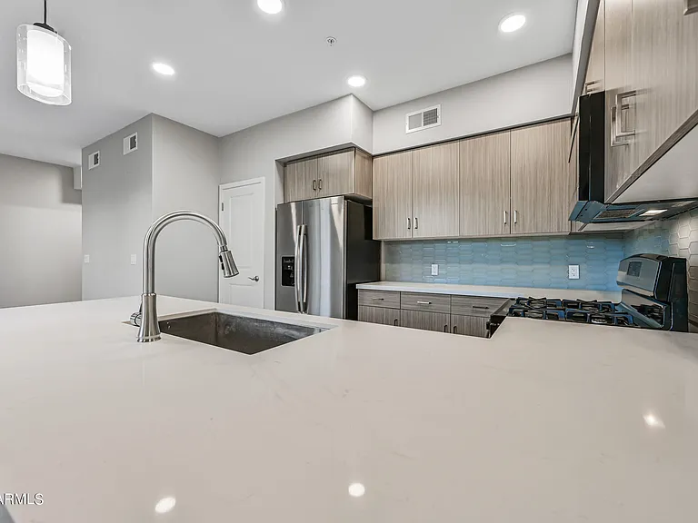 1023 W 5th St #1018 — Photo 11