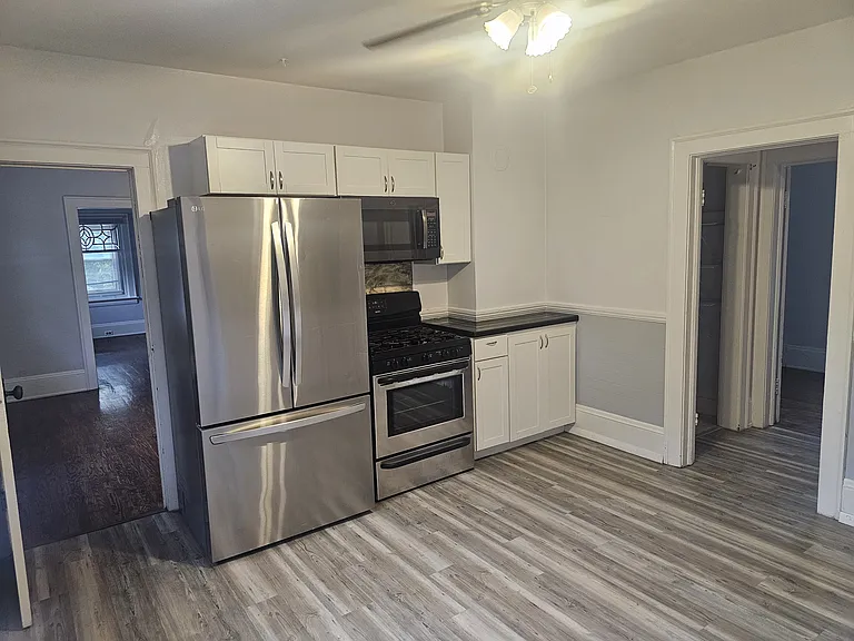 3518 Schiller Ave #UPSTAIRS — Photo 1
