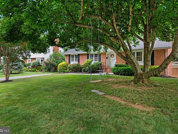 3rd image of 296 Halsey Rd