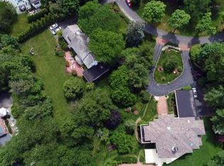 110 Windsor Gate, Great Neck, NY 11020