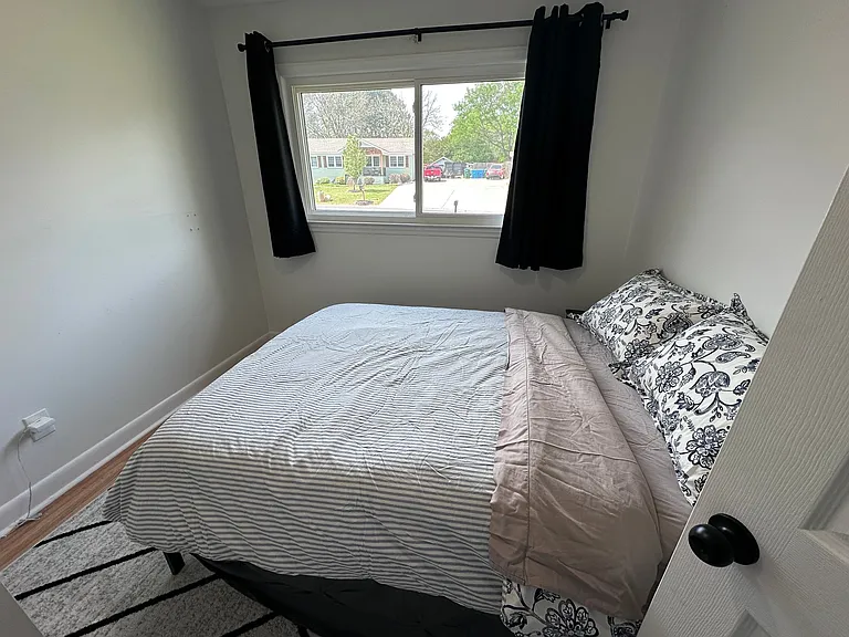 117 Marine Dr — Photo 2