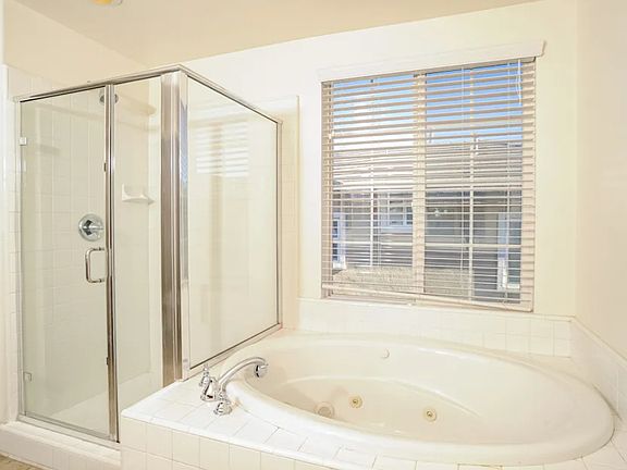4th image of 4916 Aventura Blvd