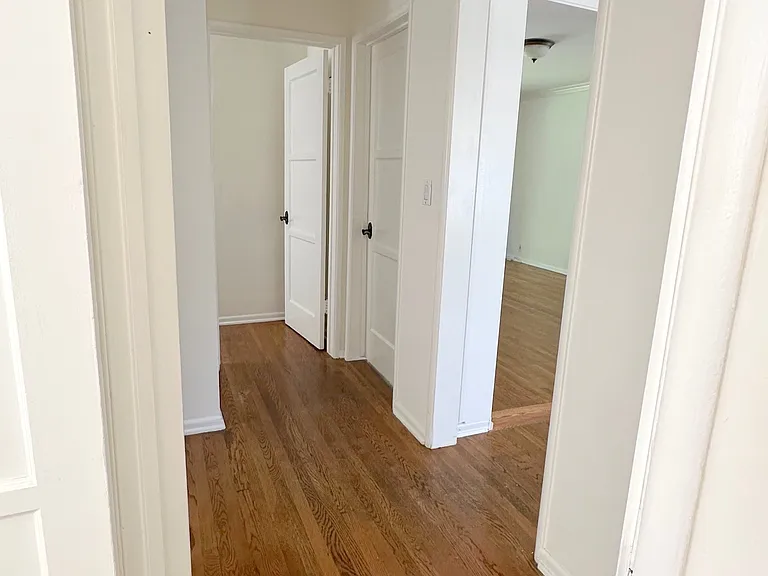 14722 Addison St — Photo 7