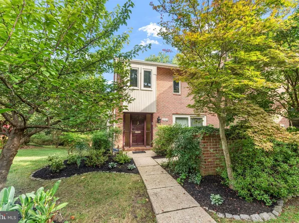 6124 Buckingham Manor Dr, Baltimore, MD 21210