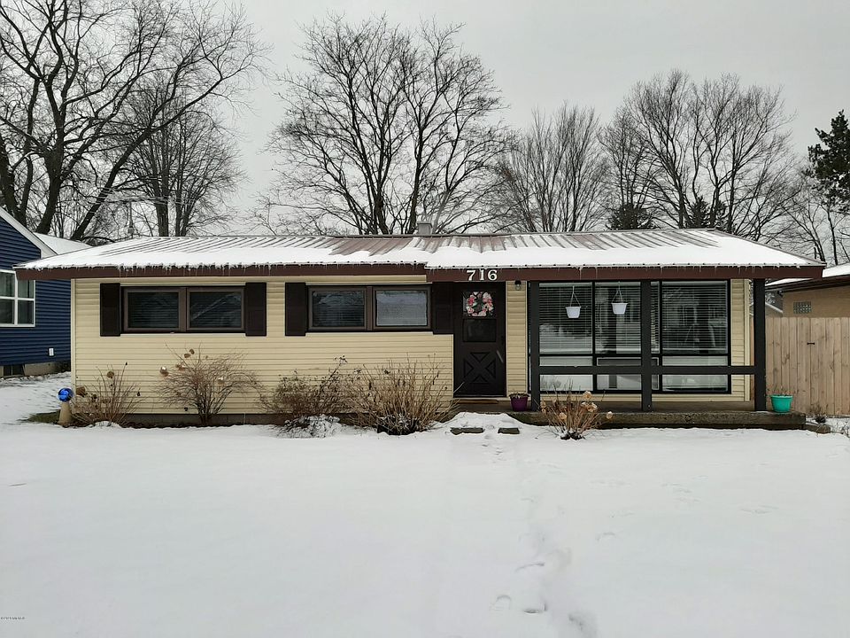 1st image of 716 Dexter St