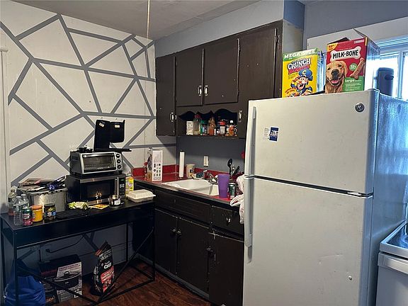 4th image of 100-102 Clay Ave #100