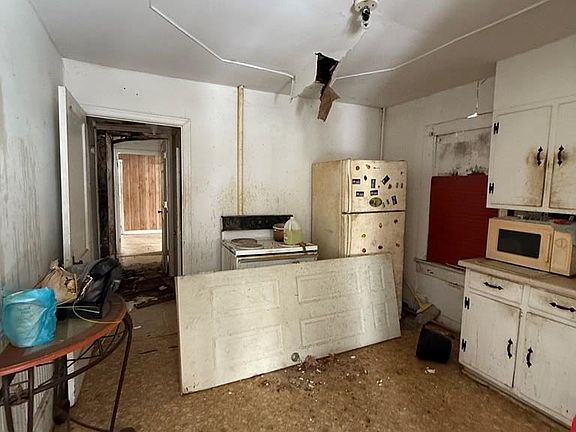 3rd image of 106 Moss St