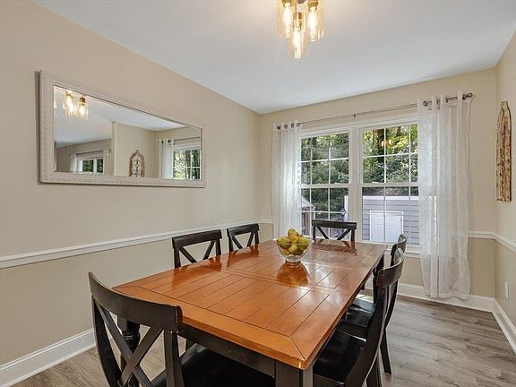 4th image of 1215 Collington Dr