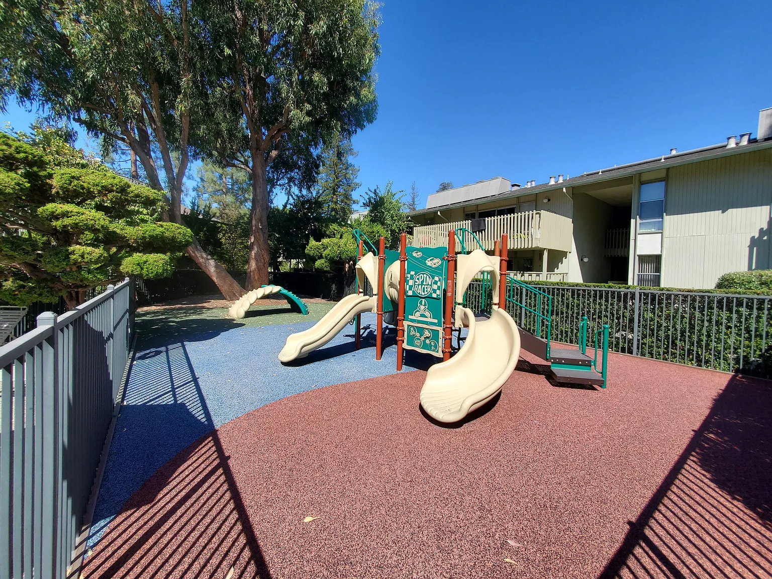 Country Sharon Apartments — Photo 2