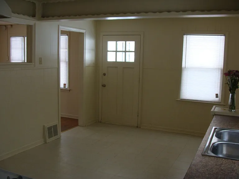 4411 Springfield St — Photo 4