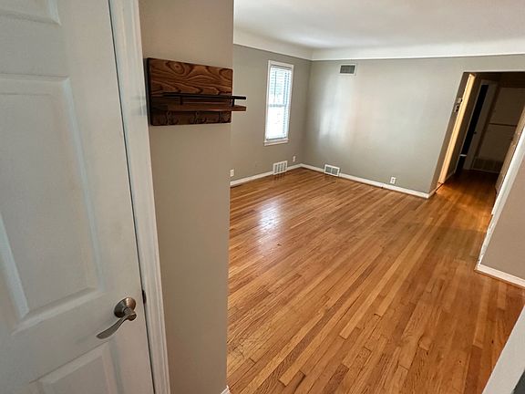 4th image of 606 Gardenia Ave