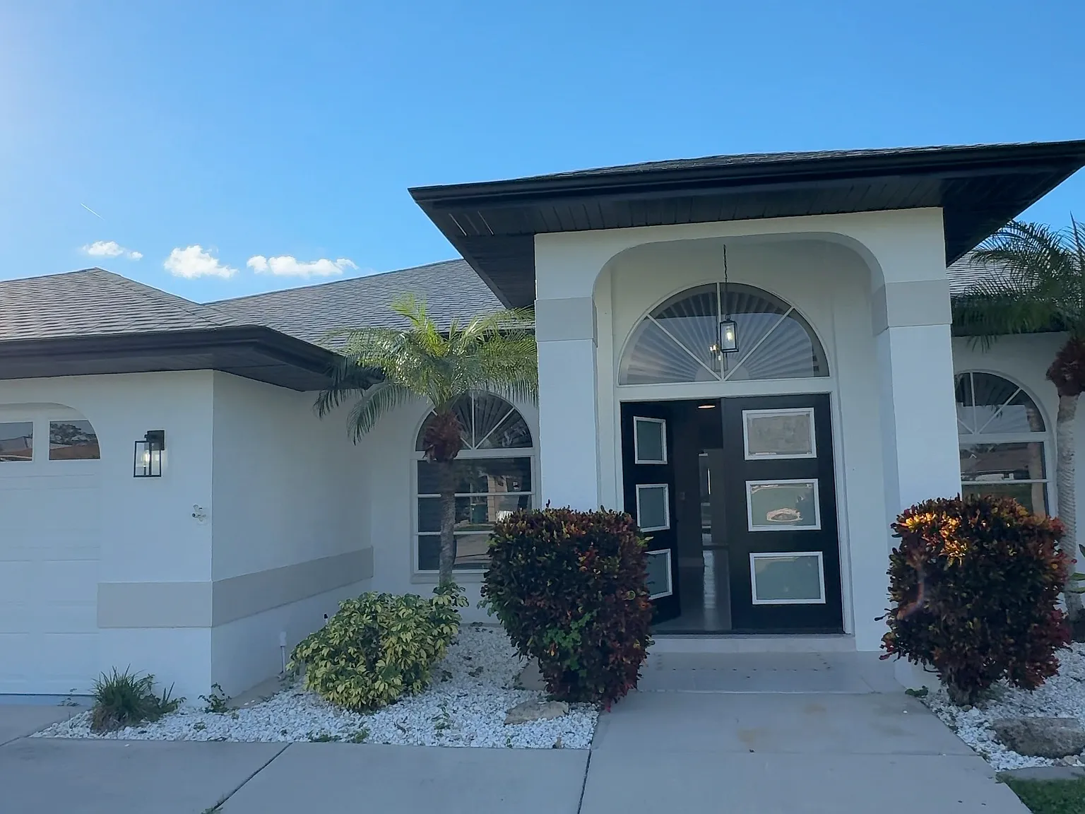3 bed, 2526 sqft, $4,400 — Photo 2