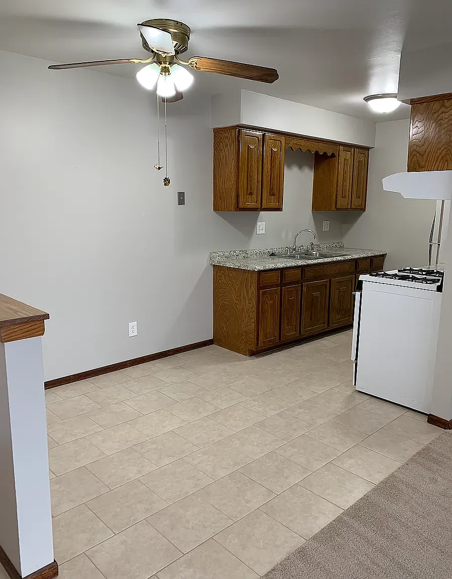 Whitnall Gardens Apartments — Photo 1