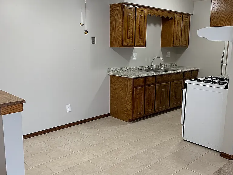 Whitnall Gardens Apartments — Photo 1