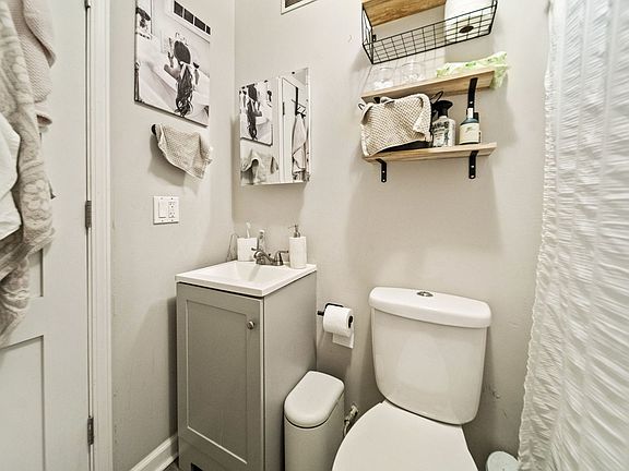 3rd image of 336 Saint Charles St