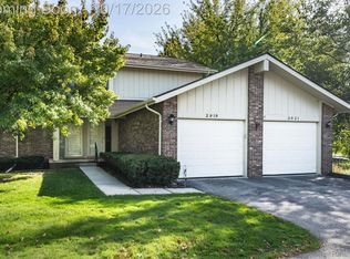 2921 Country Club Dr, Rochester, MI 48309