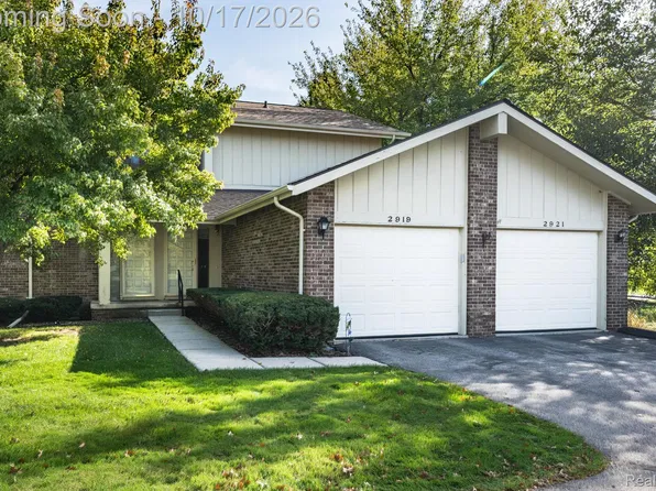 2921 Country Club Dr, Rochester, MI 48309