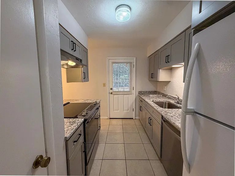 3146 NW 46th Ave — Photo 7