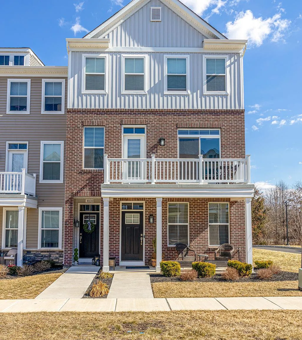 3 bed, 2.5 bath, 1870 sqft, $3,000 — Photo 1