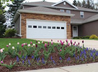 6717 Wolf Hollow Rd, Windsor, WI 53598