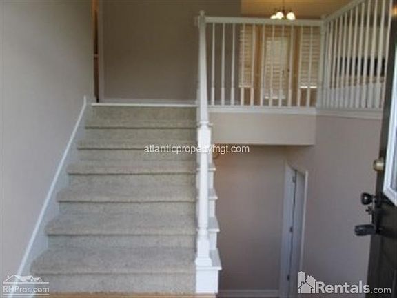 5th image of 203 Cobblestone Ln