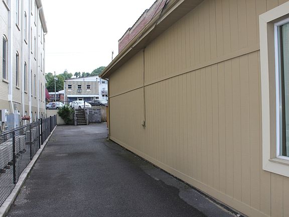 5th image of 3030 4th Ave