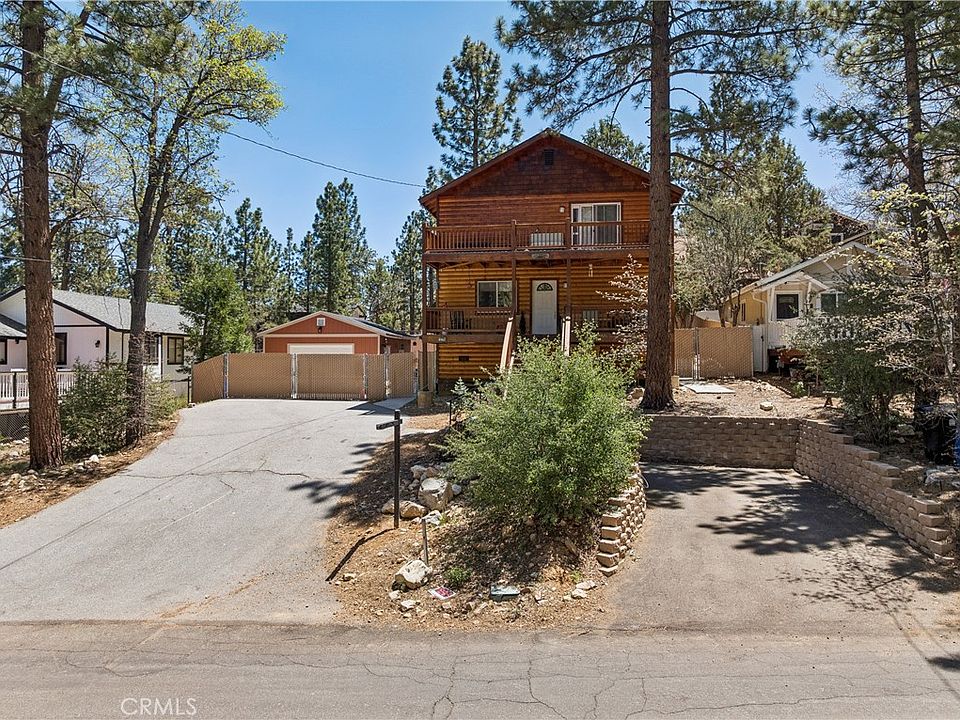 1st image of 879 Spruce Ln